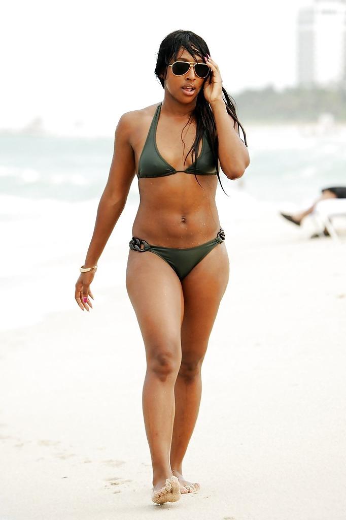 20P Which Celeb Has The Best Bikini Body 4