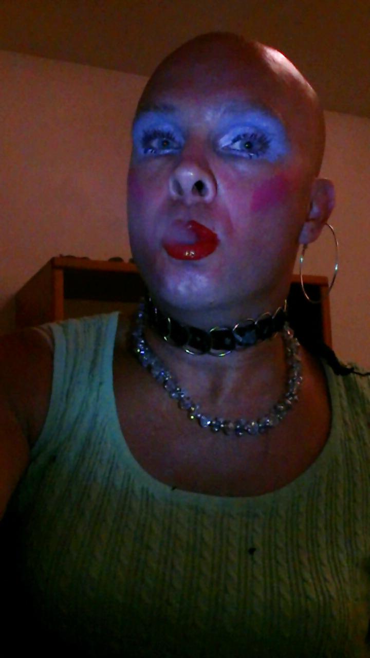 25P SHINEY LIPSTICK LIPS NEED TO SUCK DICK