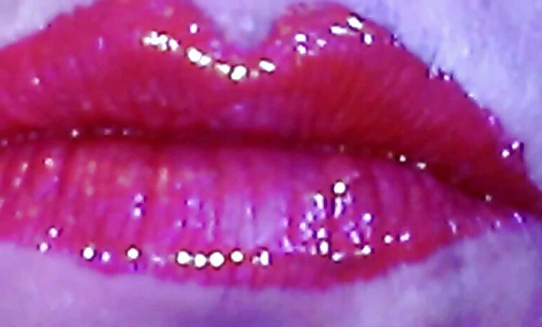 25P SHINEY LIPSTICK LIPS NEED TO SUCK DICK