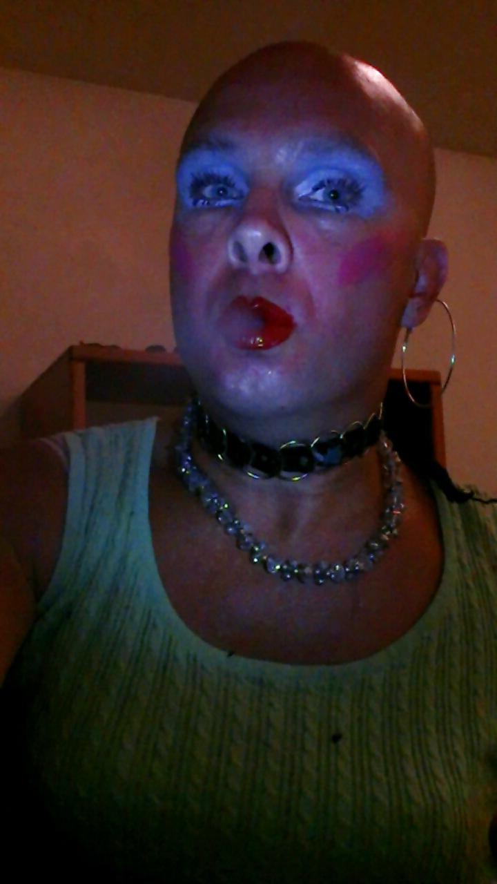 25P SHINEY LIPSTICK LIPS NEED TO SUCK DICK