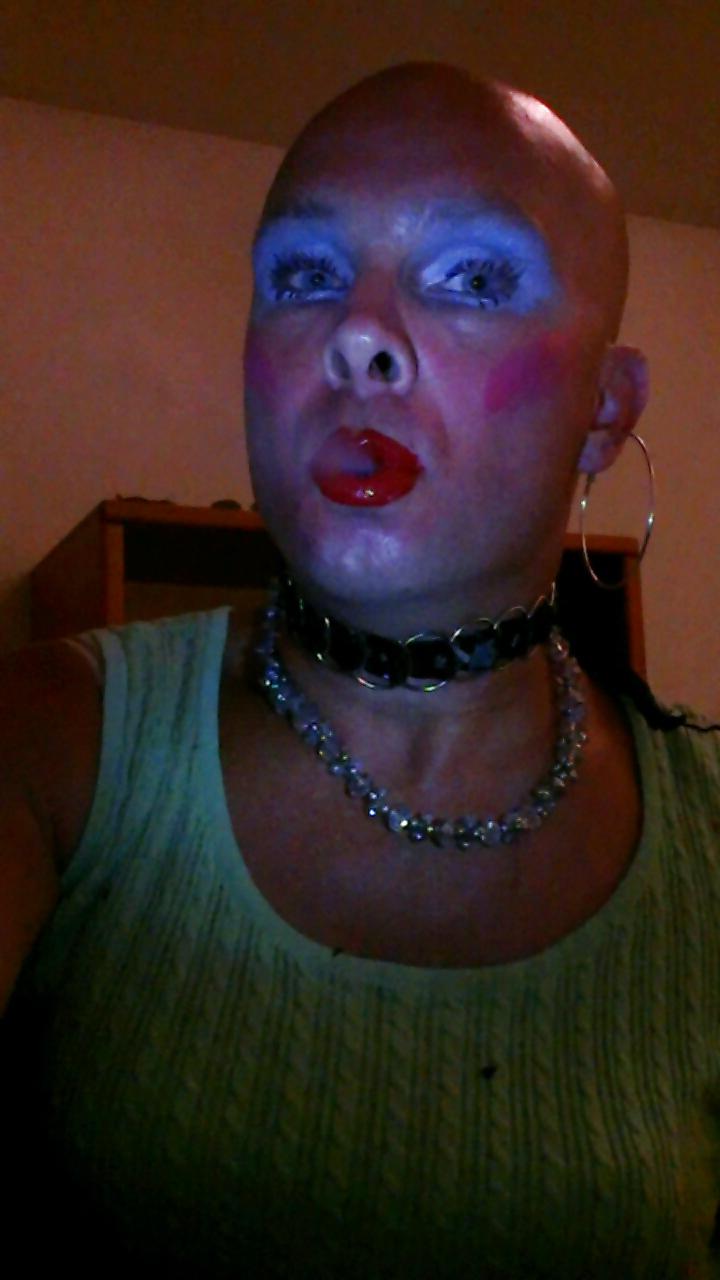 25P SHINEY LIPSTICK LIPS NEED TO SUCK DICK