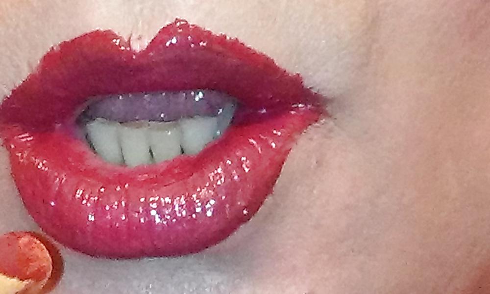 25P SHINEY LIPSTICK LIPS NEED TO SUCK DICK