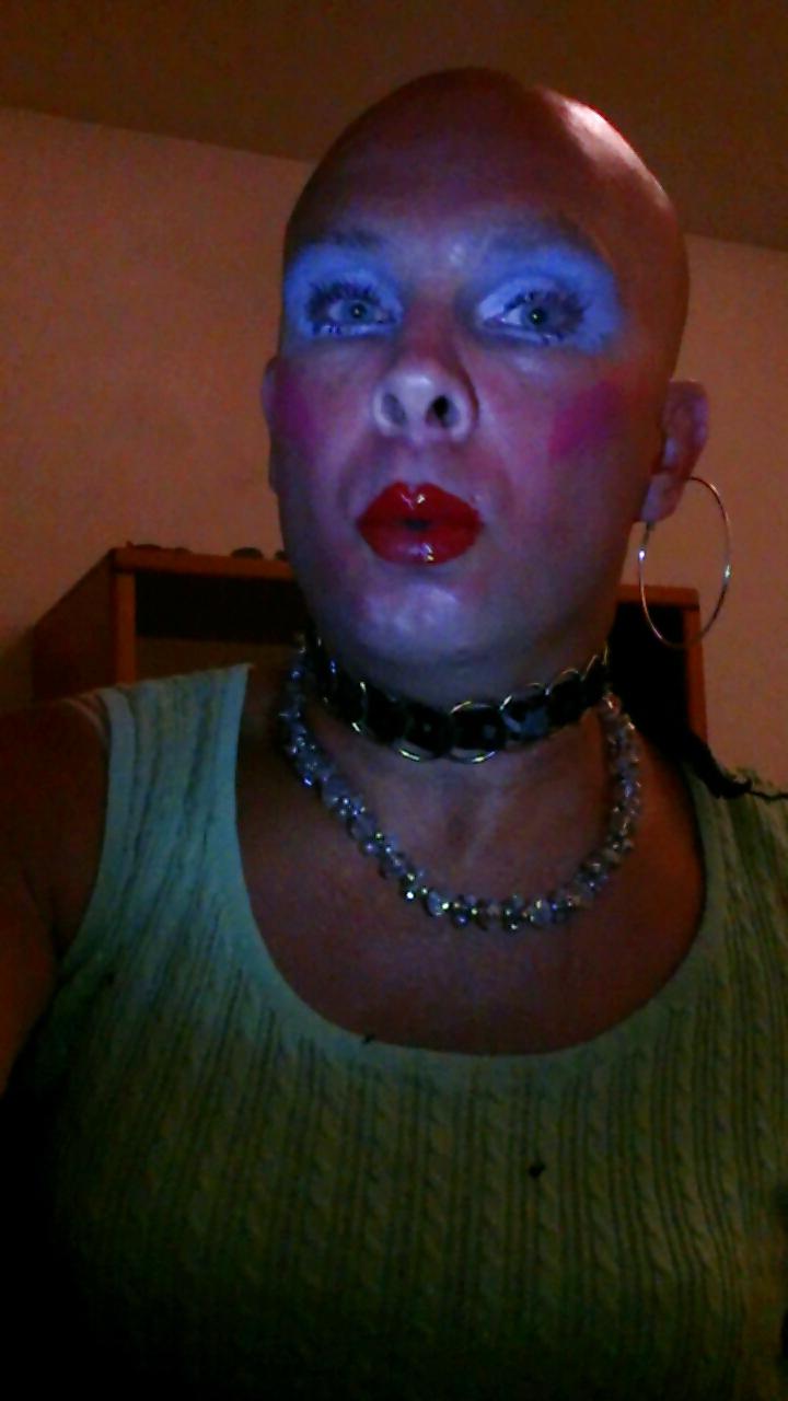 25P SHINEY LIPSTICK LIPS NEED TO SUCK DICK