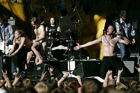 15P Live sex on stage during rock concert
