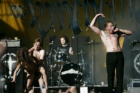15P Live sex on stage during rock concert