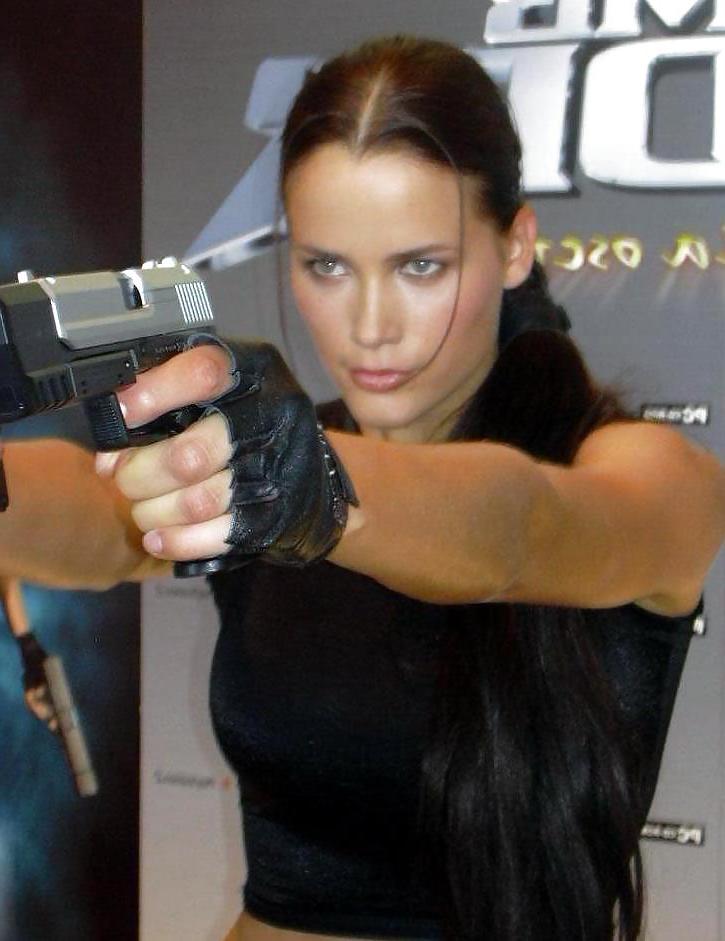 16P Ms Croft - lara croft cosplay models