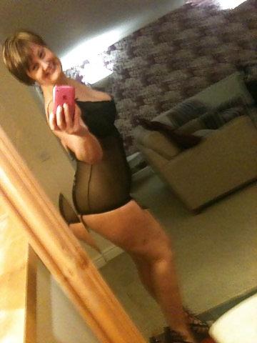 25P Mature Shows Her Hot Body self shot