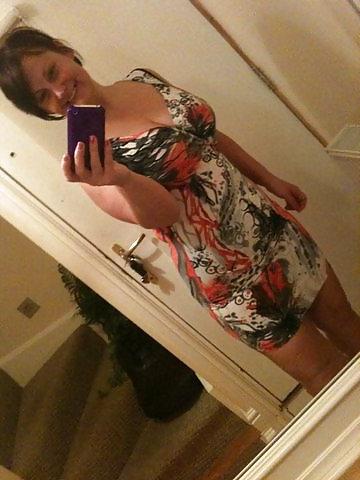 25P Mature Shows Her Hot Body self shot