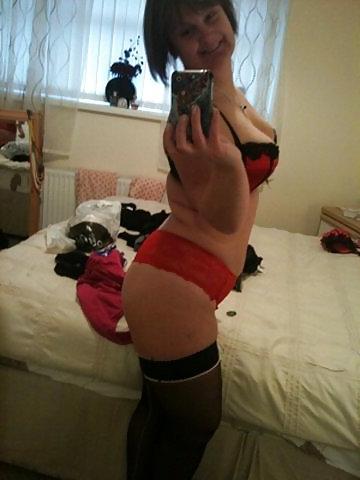 25P Mature Shows Her Hot Body self shot