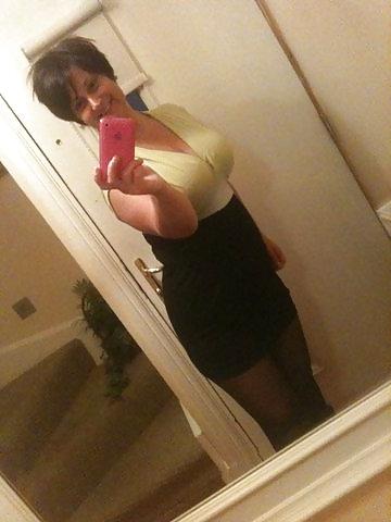 25P Mature Shows Her Hot Body self shot
