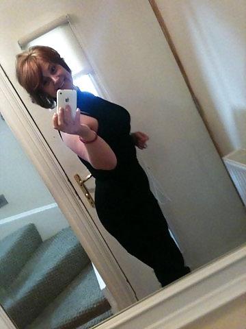 25P Mature Shows Her Hot Body self shot