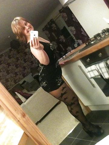 25P Mature Shows Her Hot Body self shot