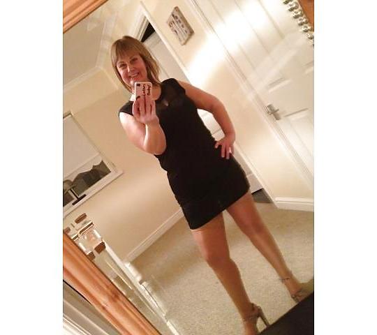 25P Mature Shows Her Hot Body self shot