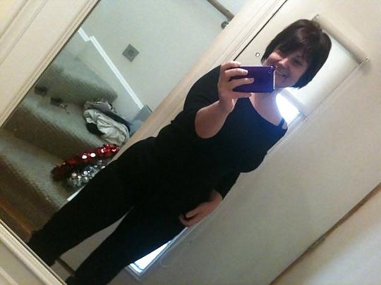 25P Mature Shows Her Hot Body self shot