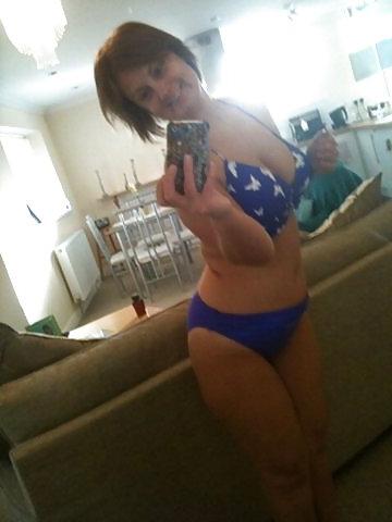 25P Mature Shows Her Hot Body self shot