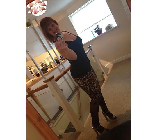 25P Mature Shows Her Hot Body self shot