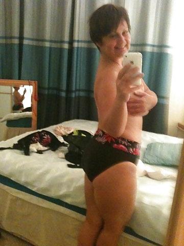 25P Mature Shows Her Hot Body self shot