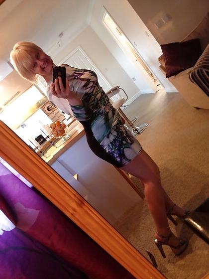 25P Mature Shows Her Hot Body self shot