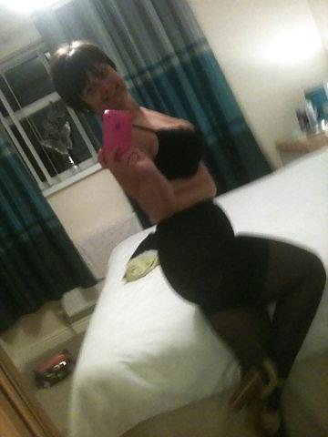 25P Mature Shows Her Hot Body self shot