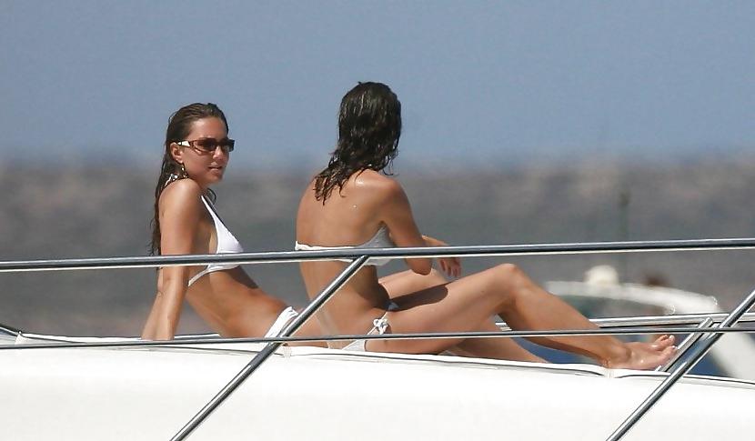 7P Pippa Middleton topless on a boat!!