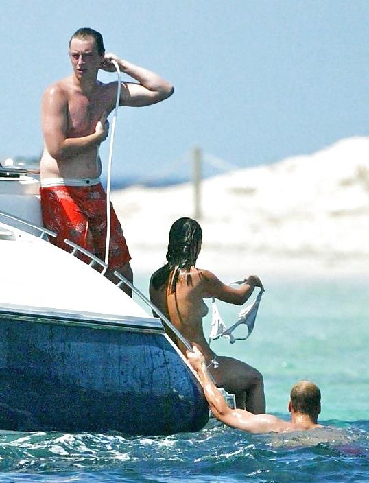 7P Pippa Middleton topless on a boat!!