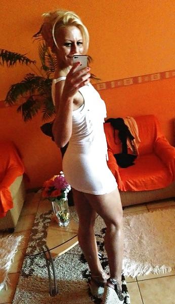 25P 42 year old MILF hungarian prostitute hooker show her body