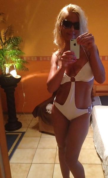 25P 42 year old MILF hungarian prostitute hooker show her body