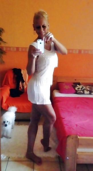 25P 42 year old MILF hungarian prostitute hooker show her body
