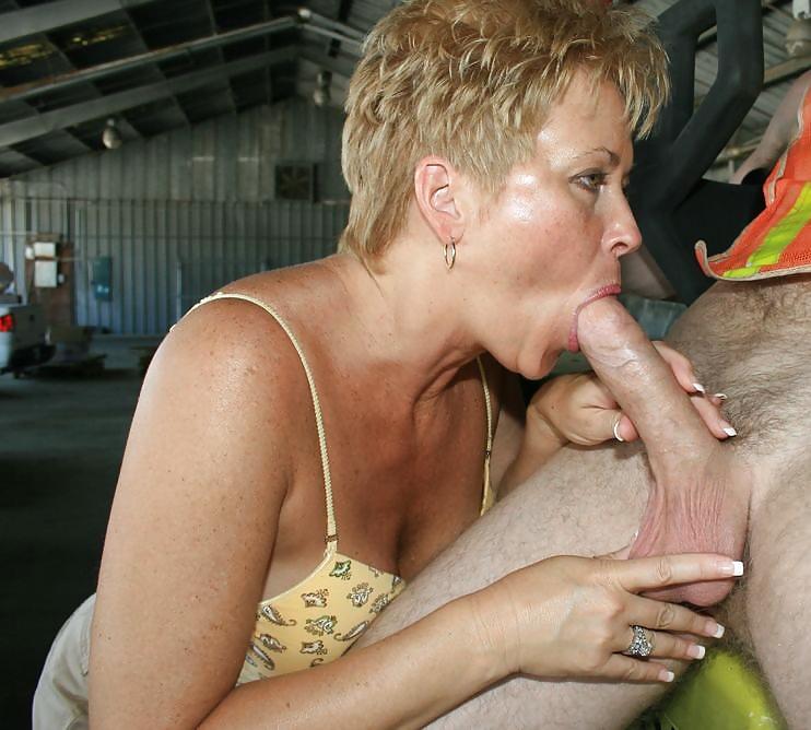25P Dirty Mature Blowjobs 2