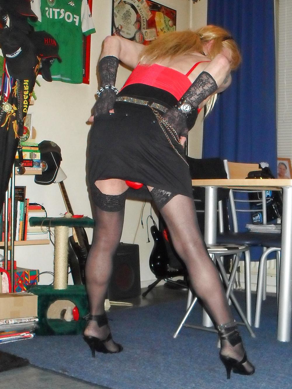 25P Ruby,s red,n black corset..