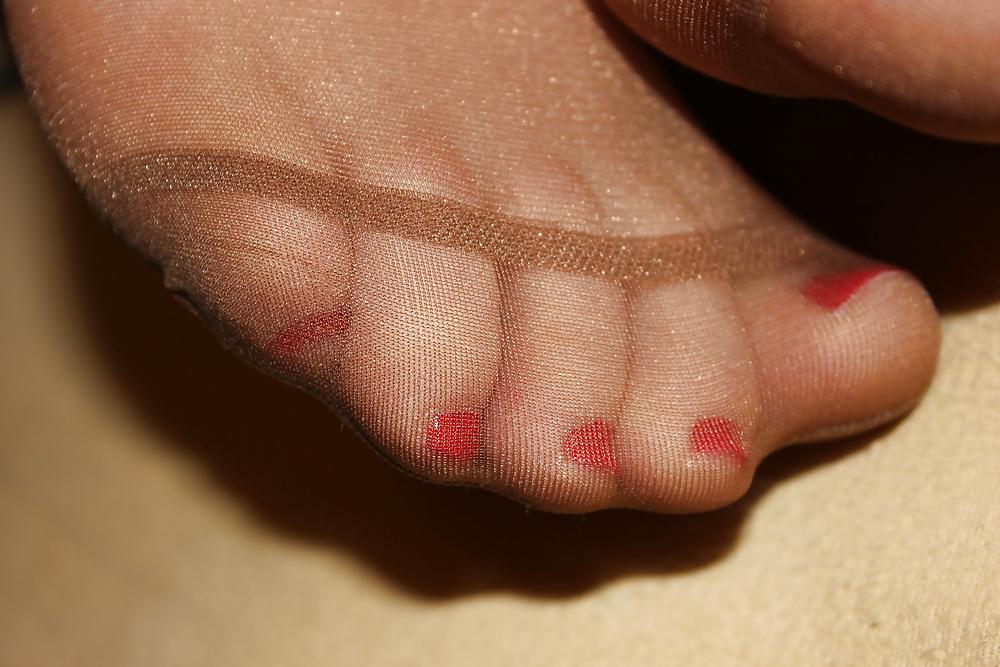 20P Kitty Leopard Milf doing a wild Footjob in Pantyhose