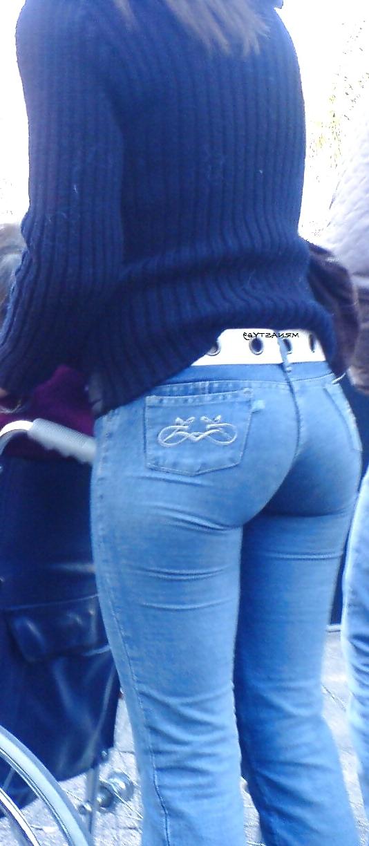 15P Wives With Hot Big Asses In Blue Jeans