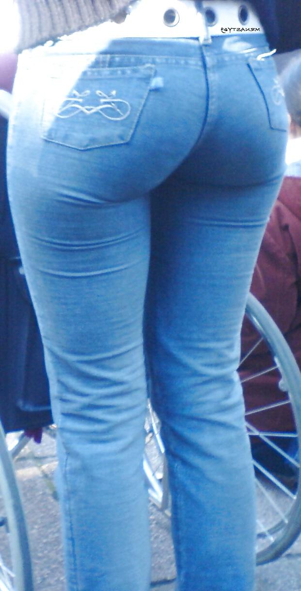 15P Wives With Hot Big Asses In Blue Jeans