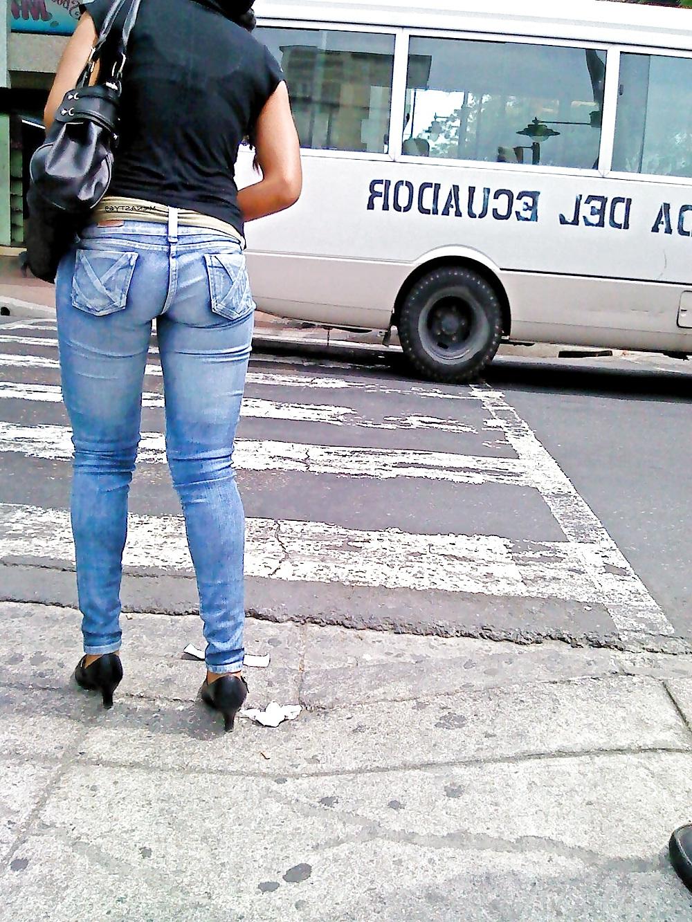 15P Wives With Hot Big Asses In Blue Jeans