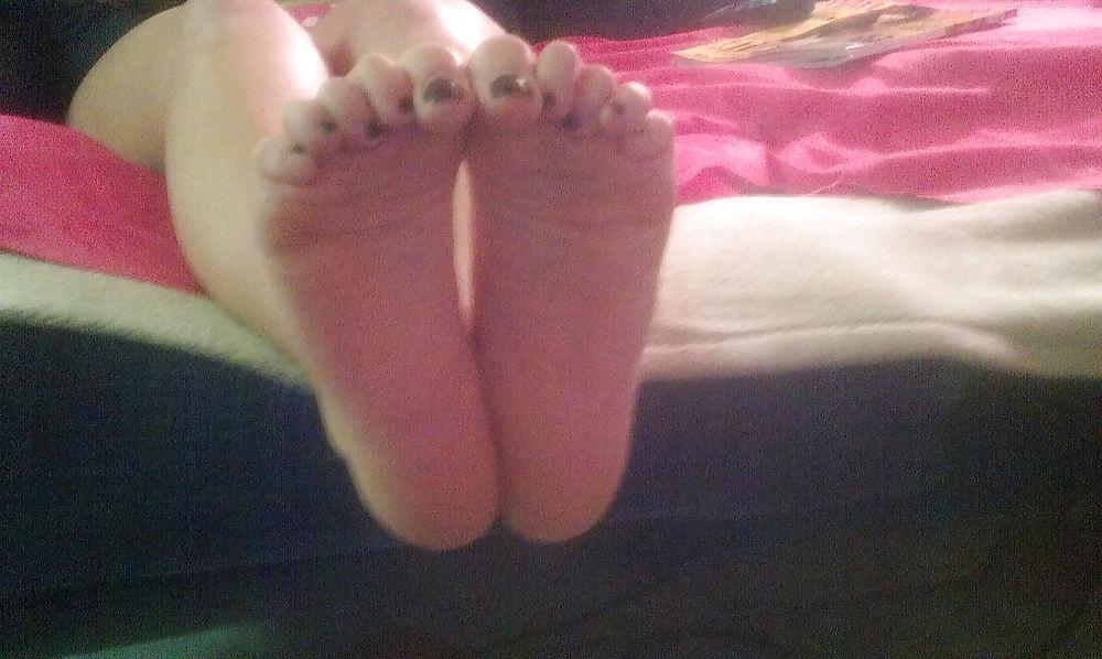 25P Amature Footjob