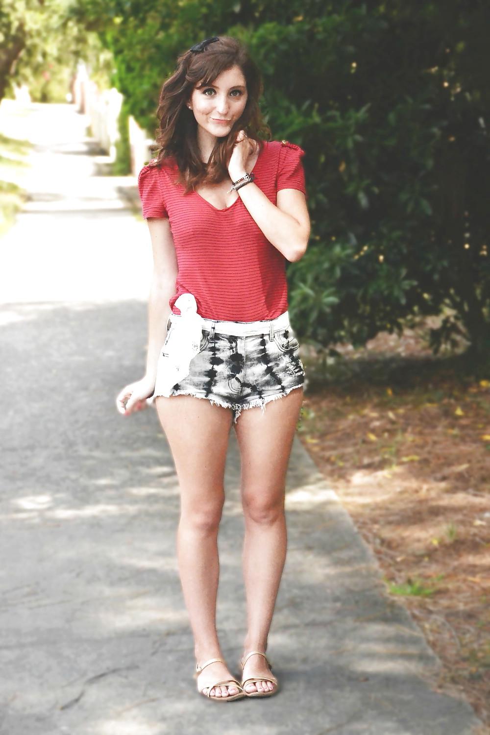 20P French bloggers Mode with sexy legs 10