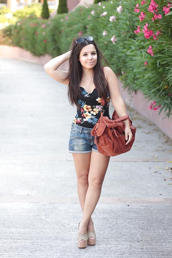 20P French bloggers Mode with sexy legs 10
