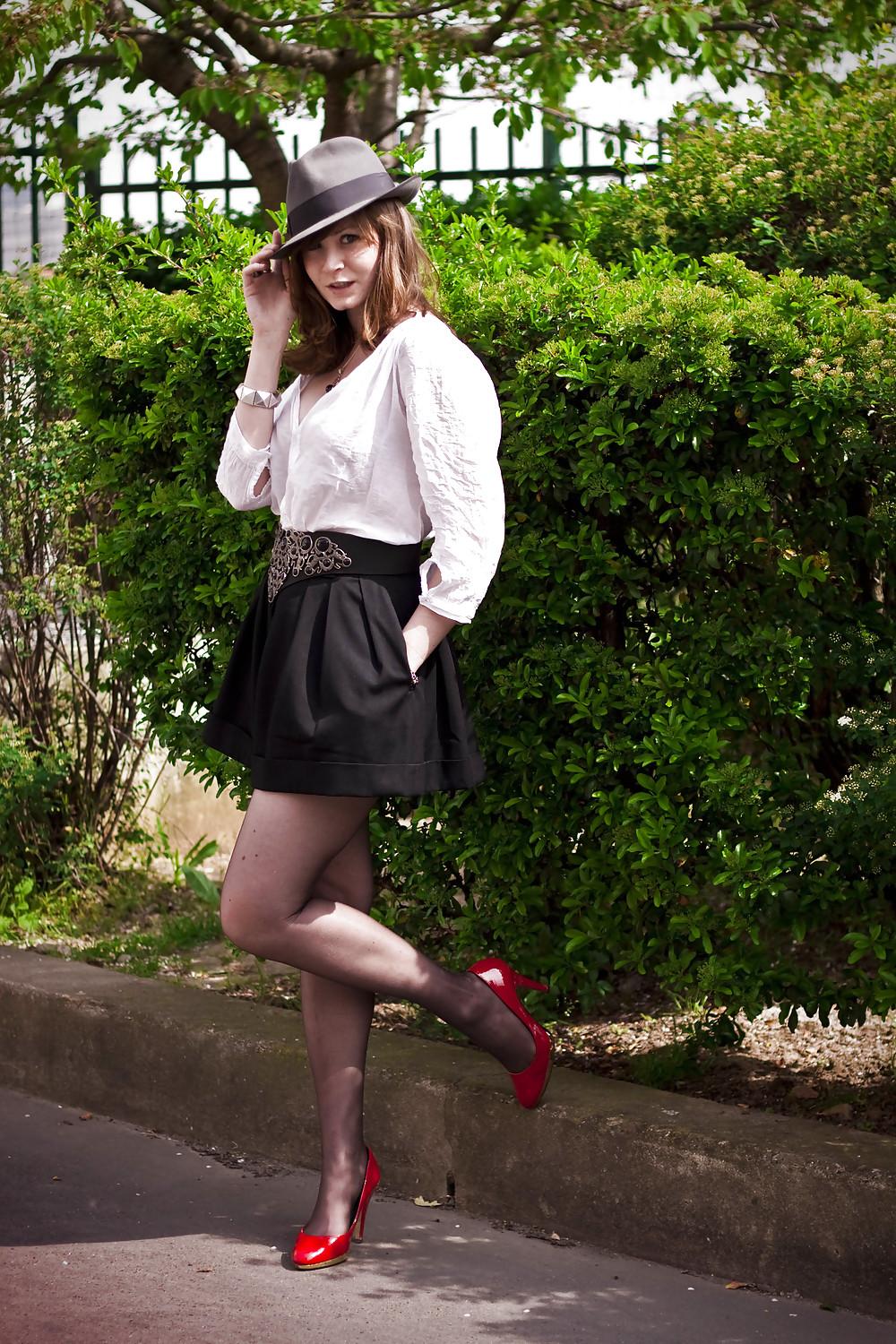 20P French bloggers Mode with sexy legs 10