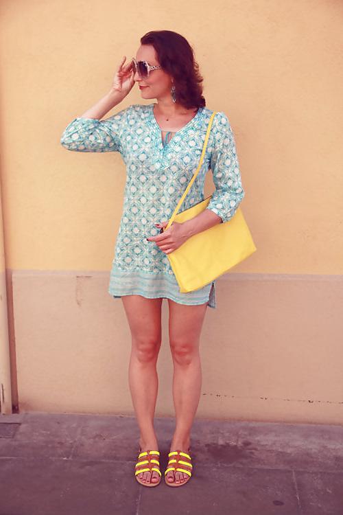 20P French bloggers Mode with sexy legs 10