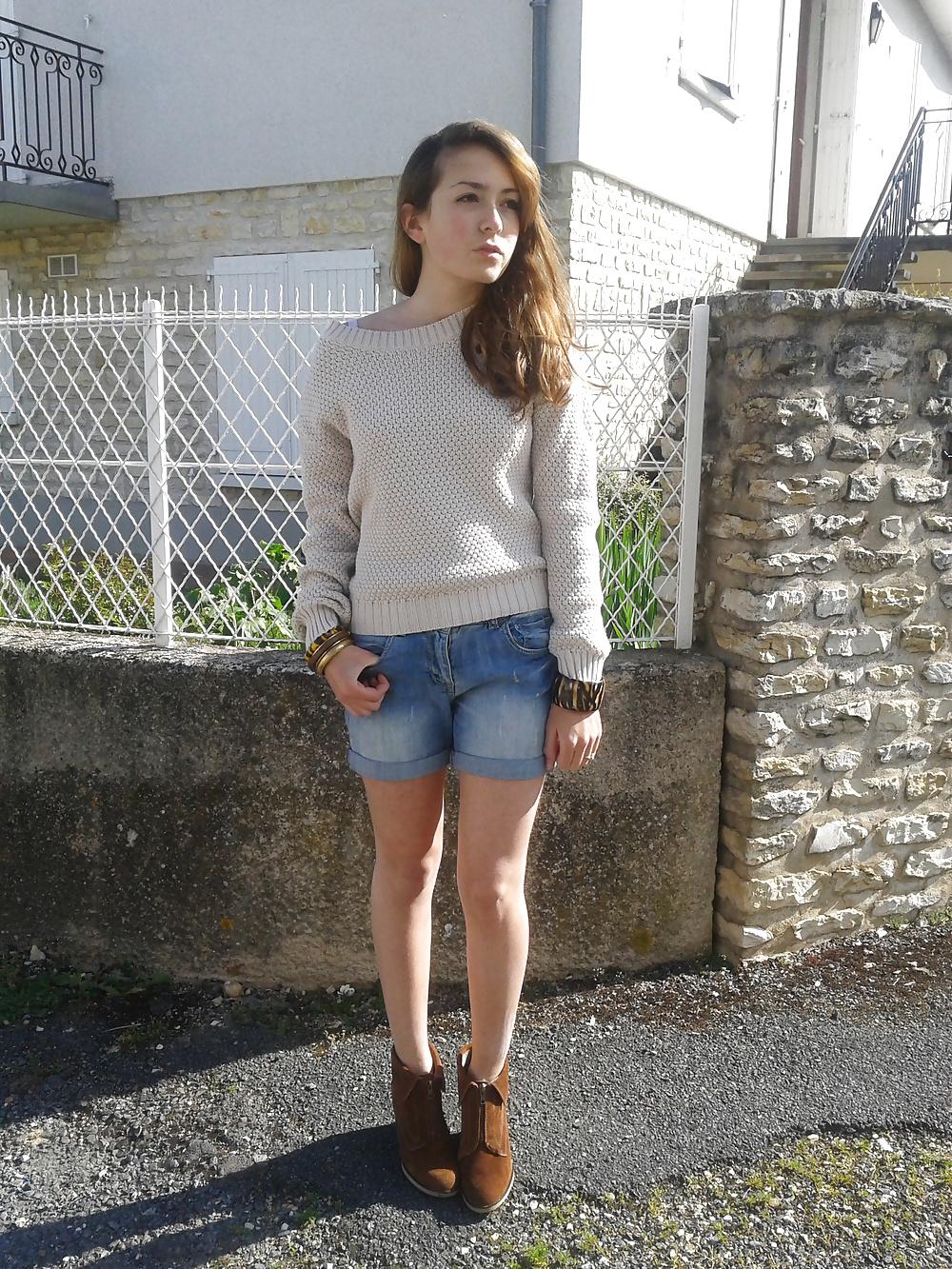 20P French bloggers Mode with sexy legs 10