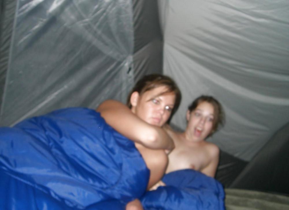 22P Four sweet tenns camping