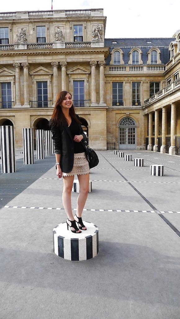 25P French bloggers Mode with sexy legs 19