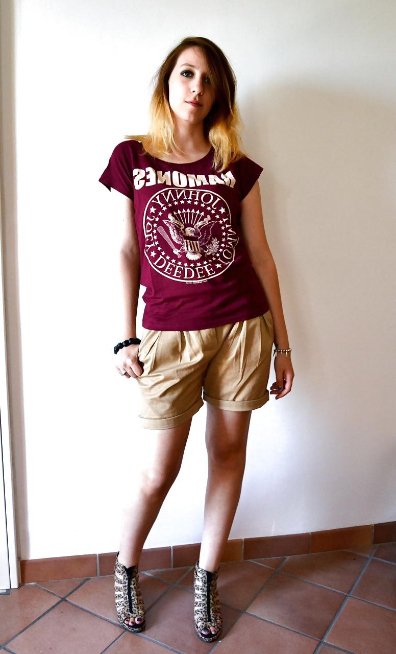 25P French bloggers Mode with sexy legs 19