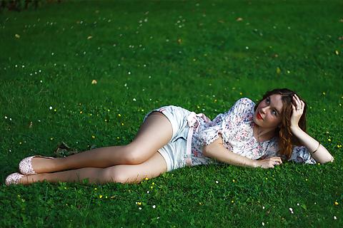 25P French bloggers Mode with sexy legs 19