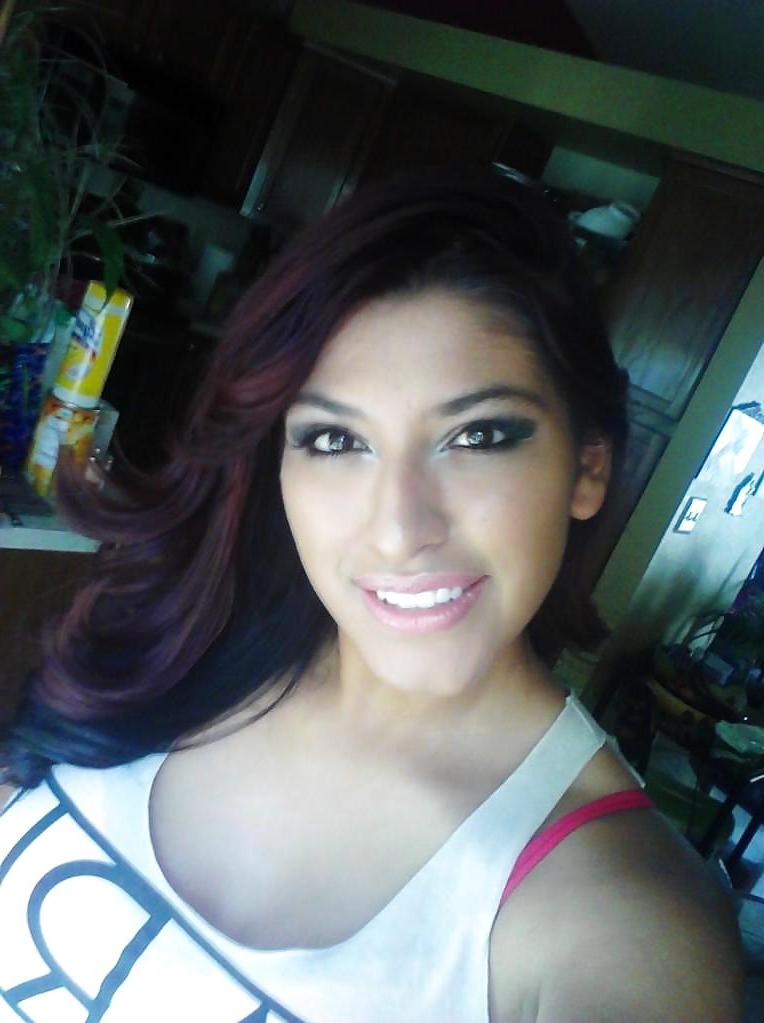 12P SELFSHOT PAKISTANI TEEN PICS