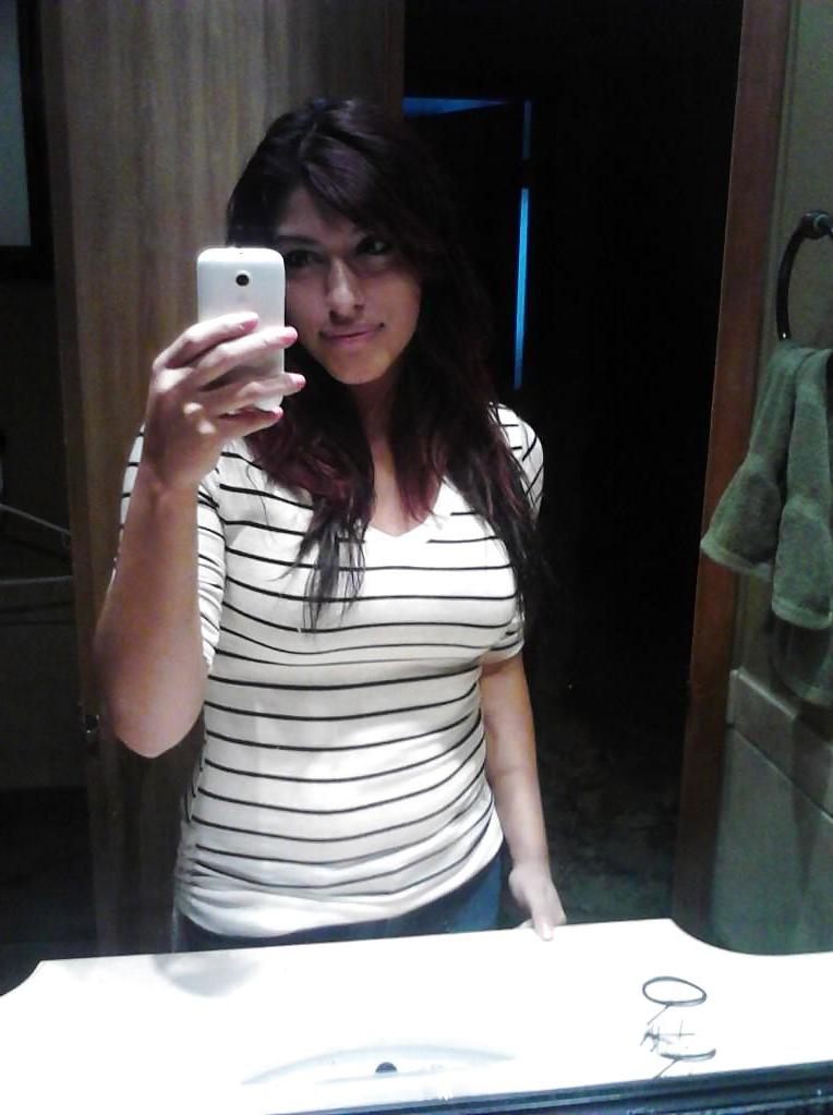 12P SELFSHOT PAKISTANI TEEN PICS