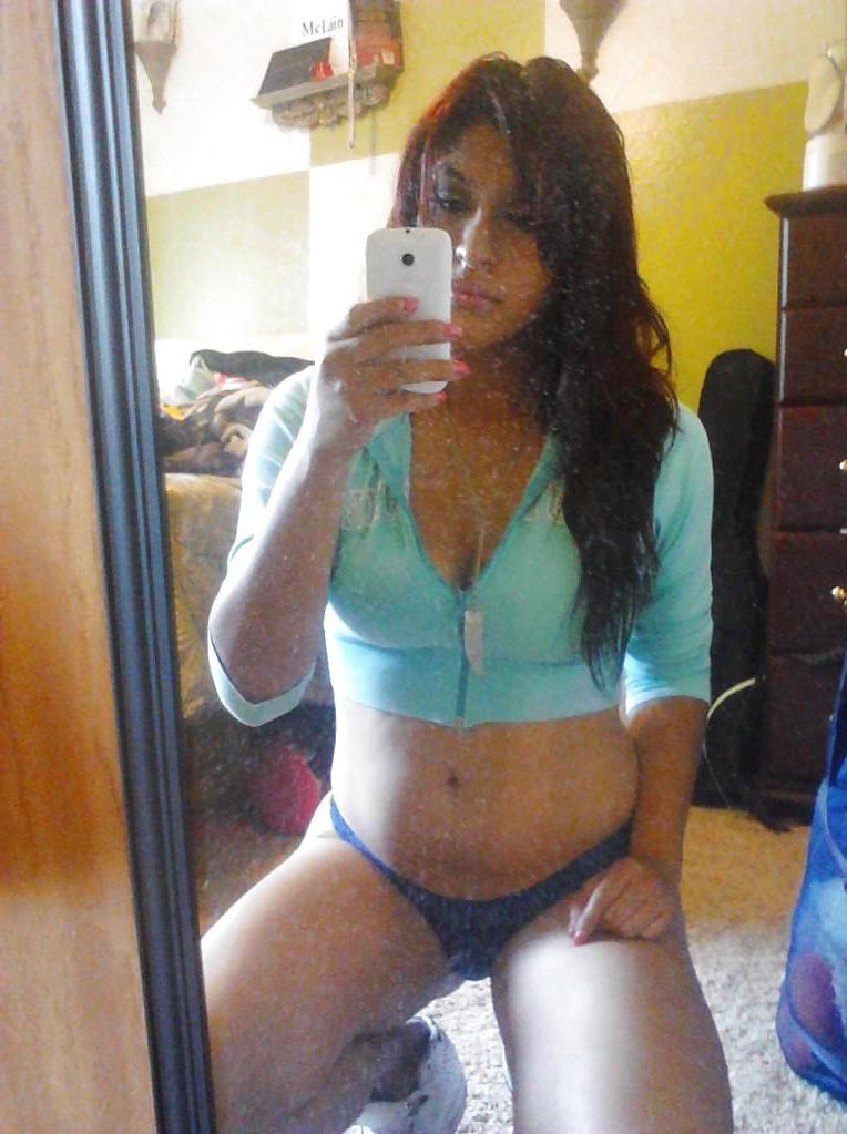 12P SELFSHOT PAKISTANI TEEN PICS
