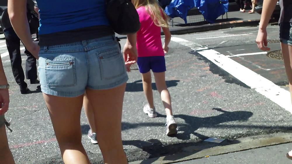 10P A nice butt & ass in blue jean shorts 
