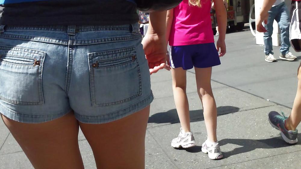 10P A nice butt & ass in blue jean shorts 