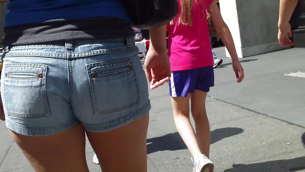 10P A nice butt & ass in blue jean shorts 